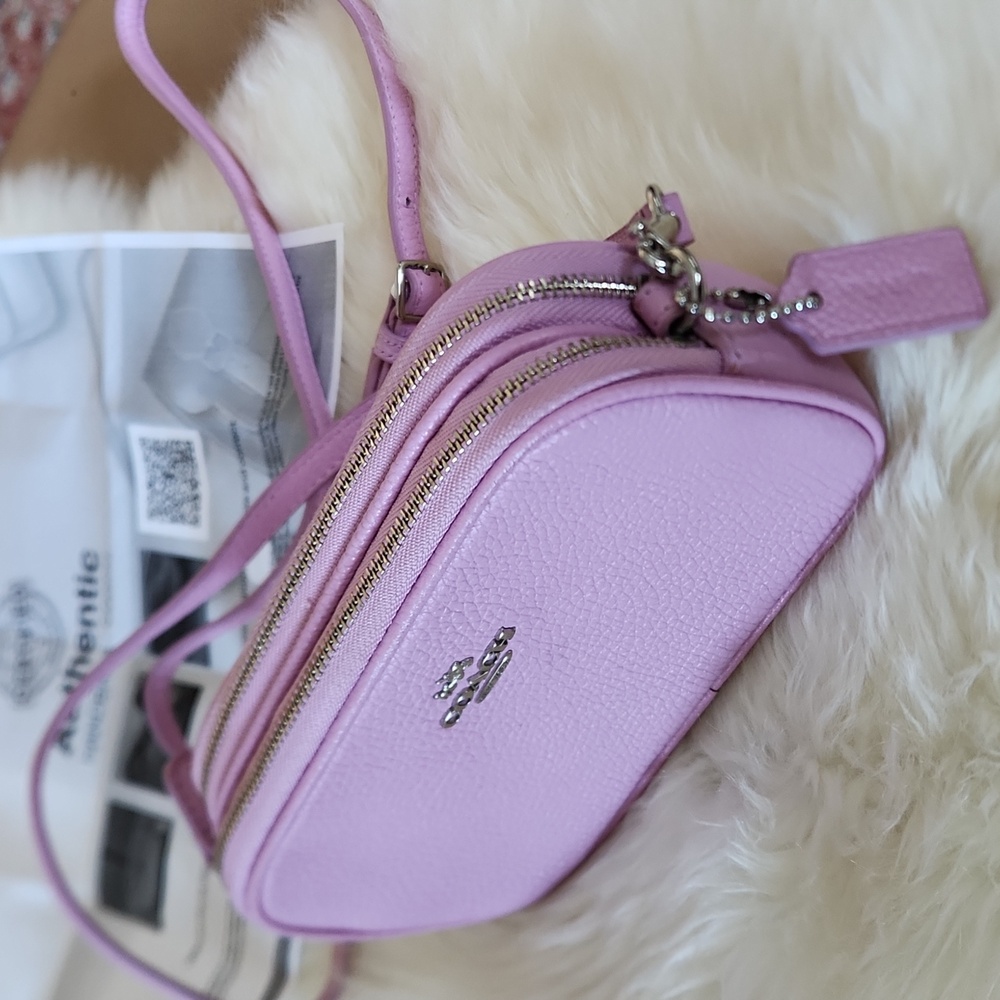 Adorable Coach Pink Leather Double Zippered Mini Camera Crossbody Bag 🩷🌸🩶 - Picture 4 of 16